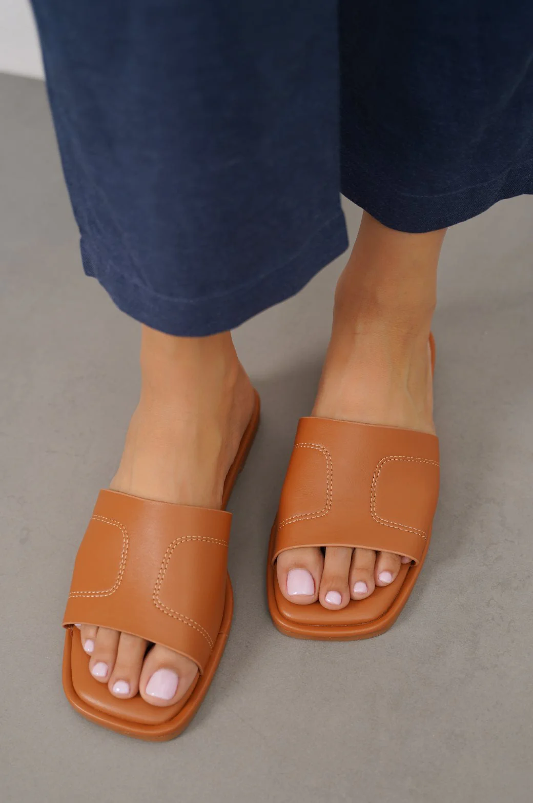 BASIC COMFY SLIDES - Image 2