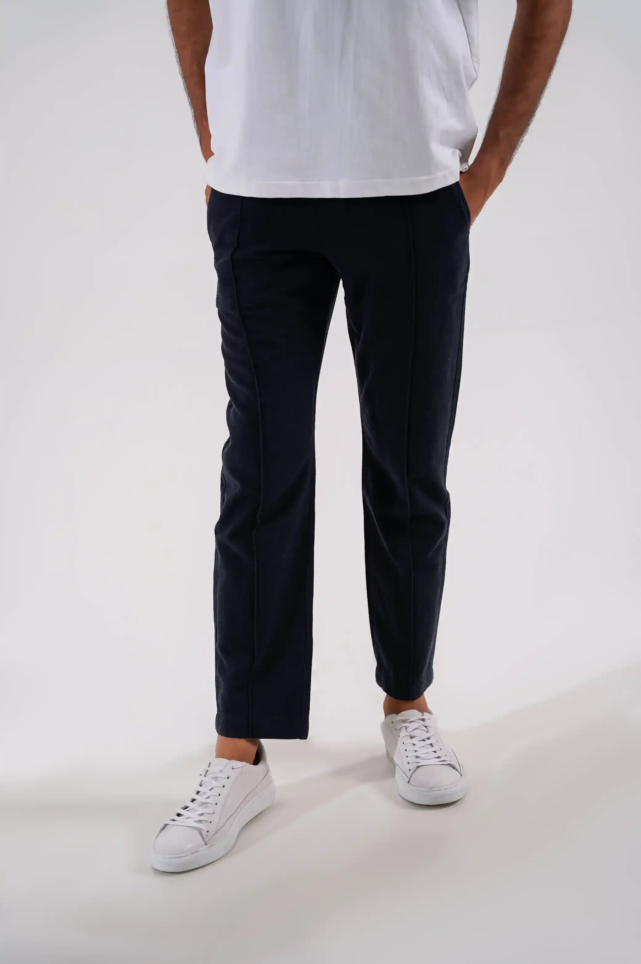 BASIC TAPERED PANTS