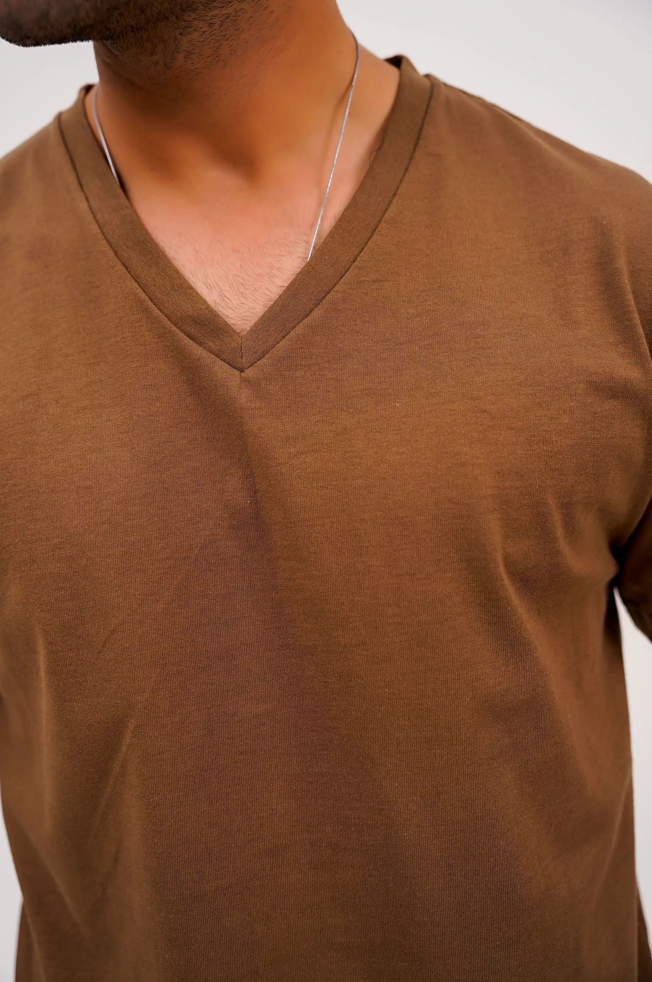 BASIC V NECK T-SHIRT - Image 2