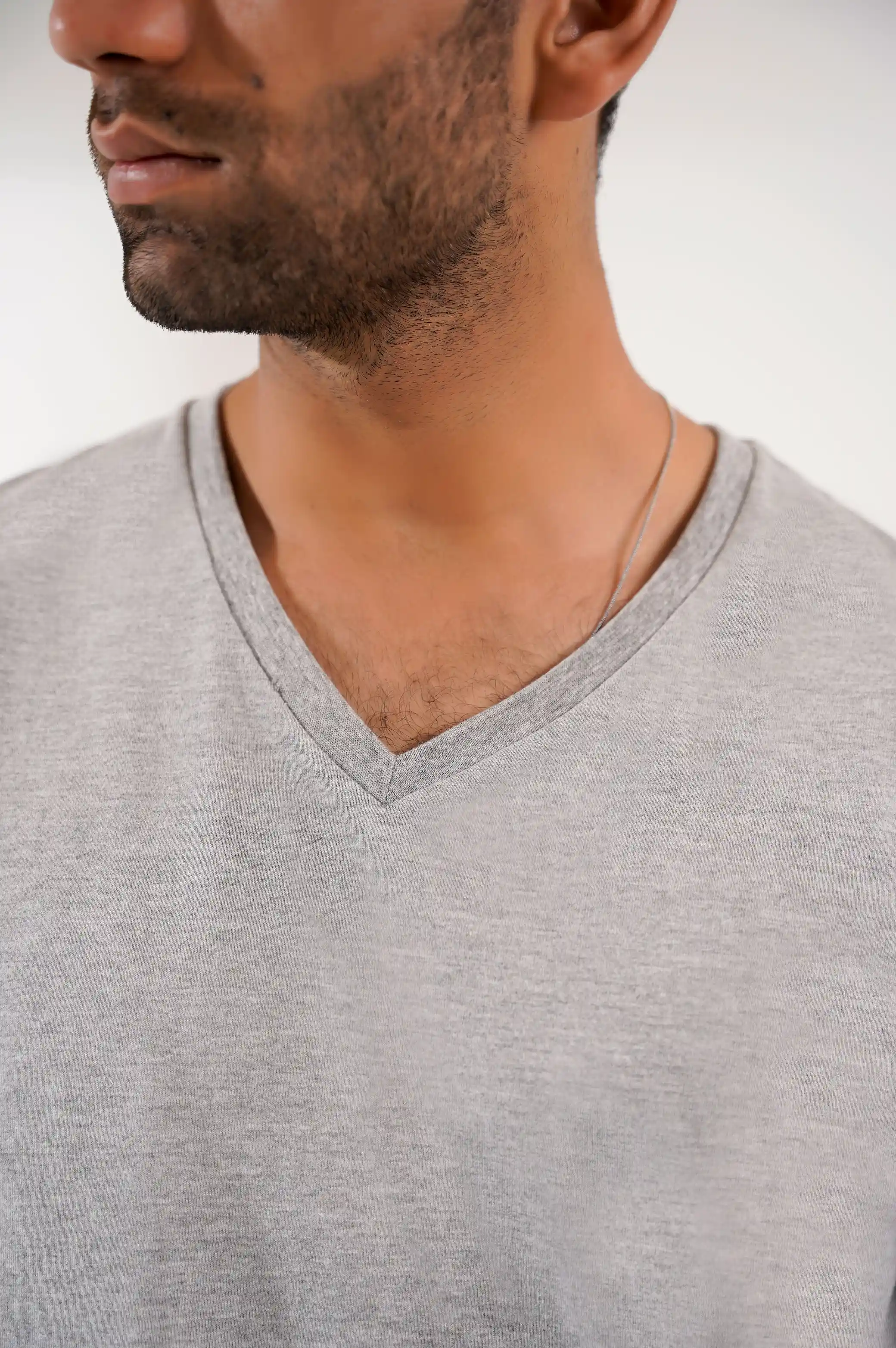 BASIC V NECK T-SHIRT - Image 2
