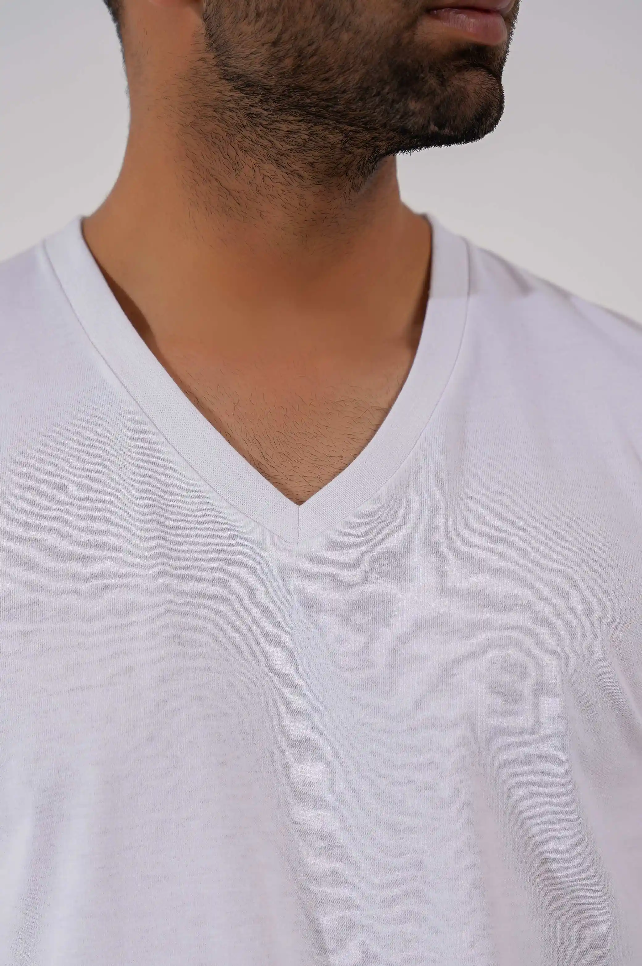 BASIC V NECK T-SHIRT - Image 2