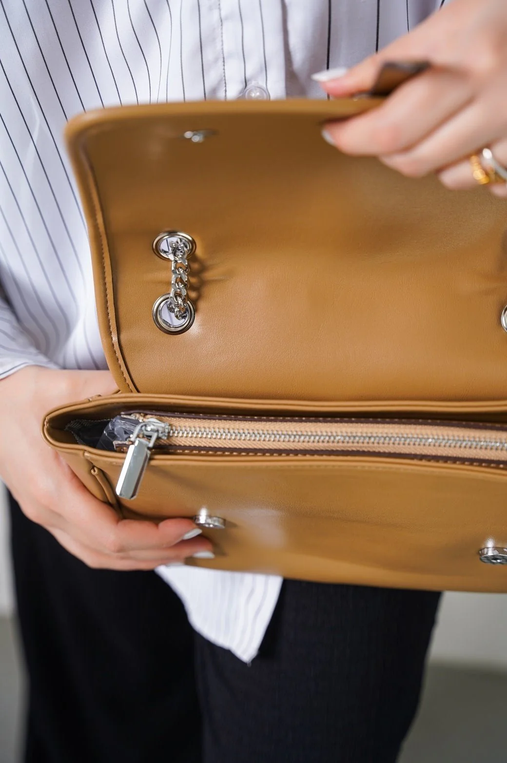BILLIE SHOULDER BAG - Image 4