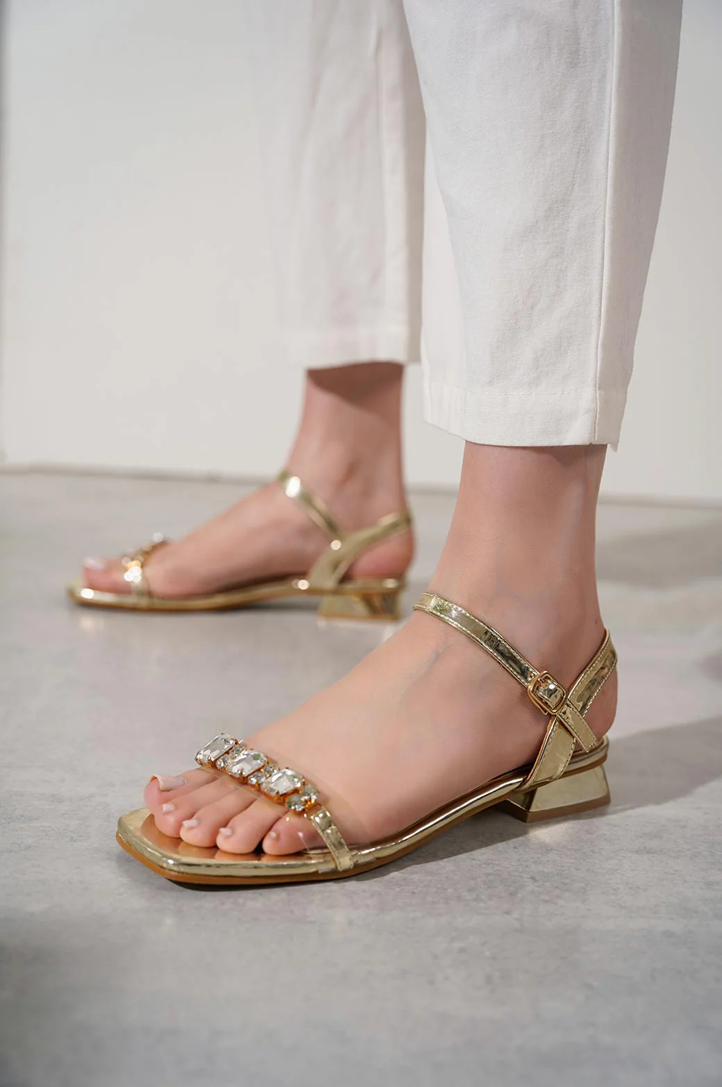 BLOCK HEELED SANDAL - Image 4