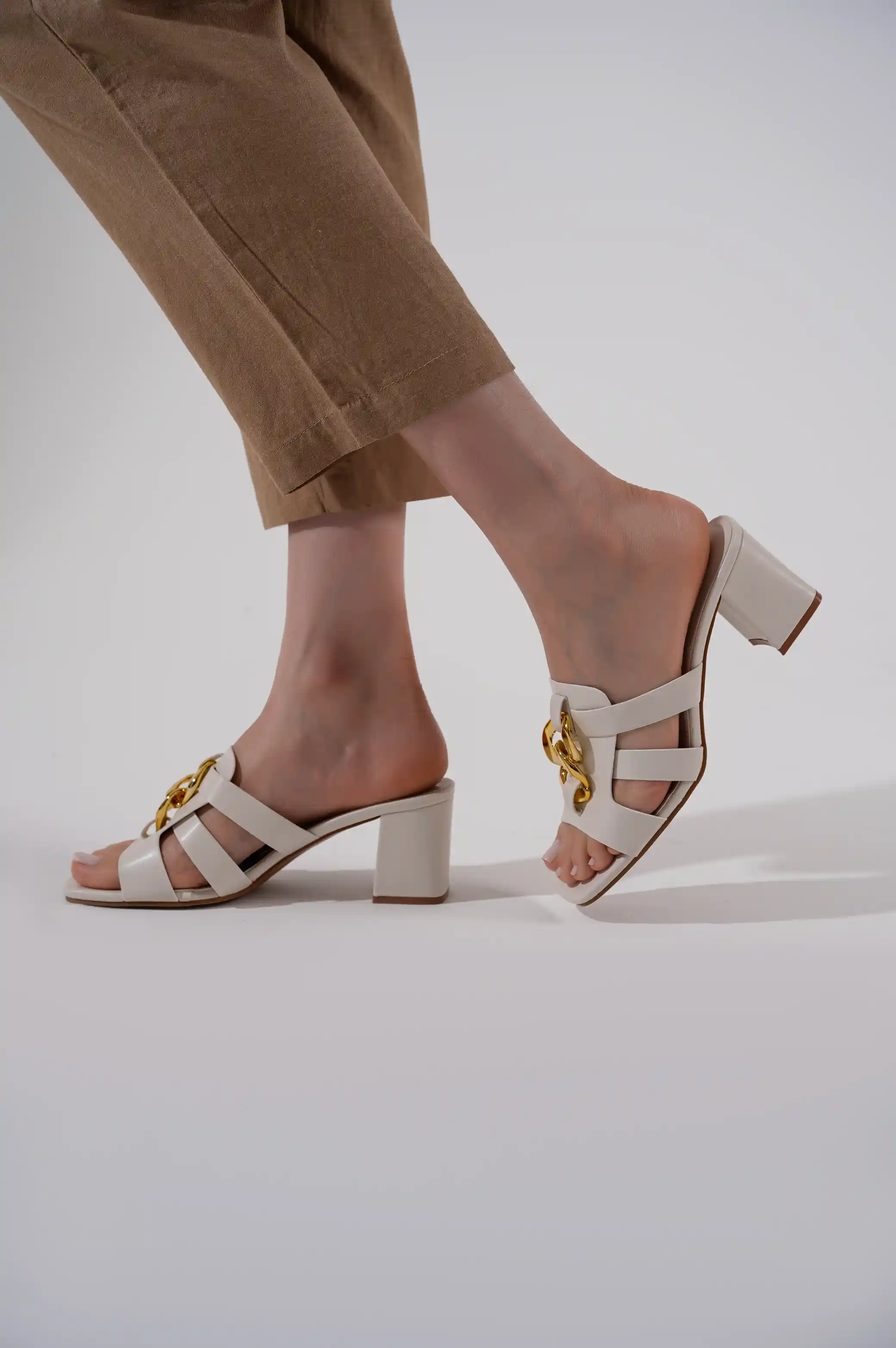 CHAIN BLOCK HEELS - Image 2