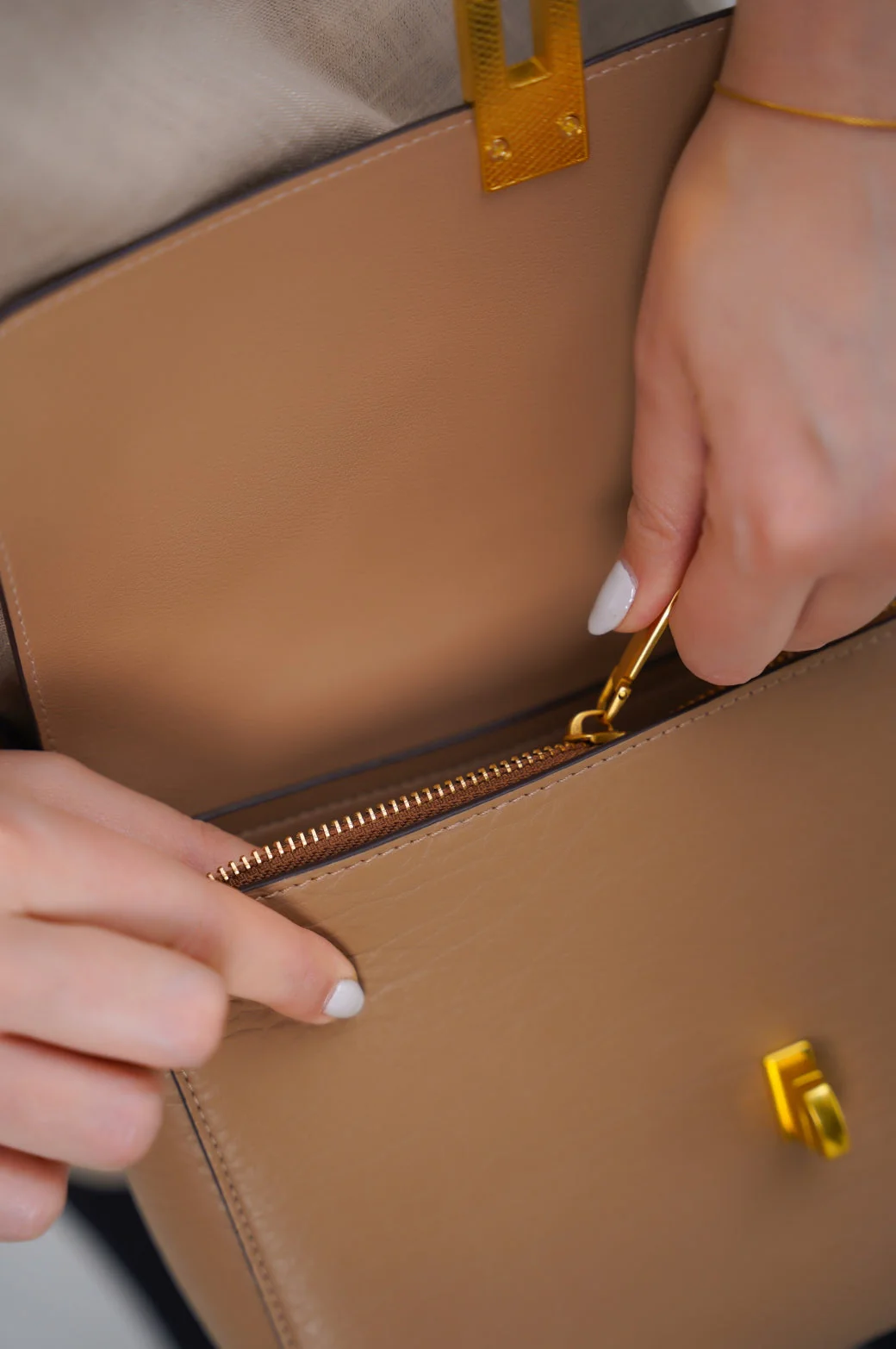 CHAIN CROSSBODY BAG - Image 4