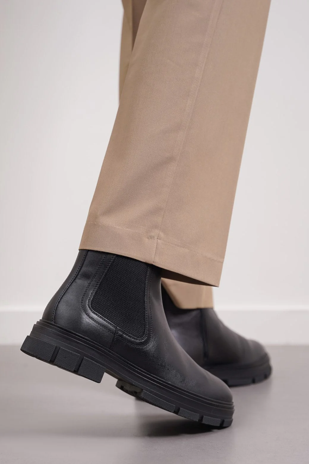 CHUNKY LEATHER BOOTS - Image 4