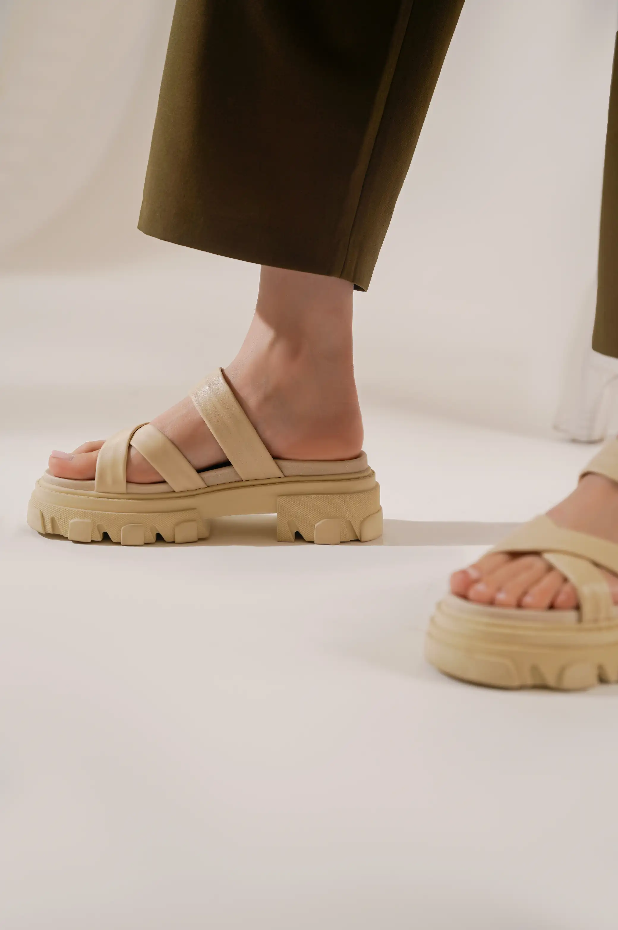 CHUNKY LEATHER SLIDES - Image 5