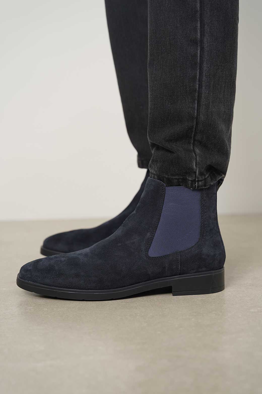 CLASSIC CHELSEA BOOTS - Image 2