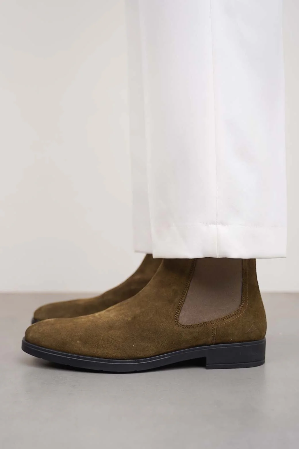 CLASSIC CHELSEA BOOTS - Image 4