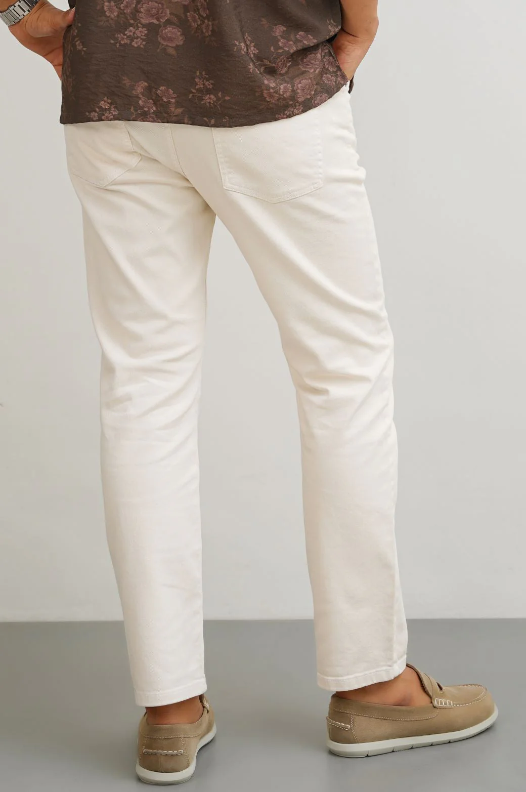 CLASSIC STRAIGHT JEANS - Image 4