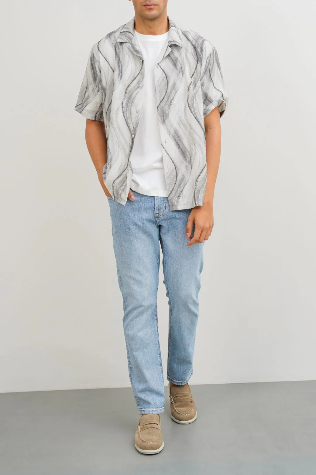 CLASSIC STRAIGHT JEANS - Image 3