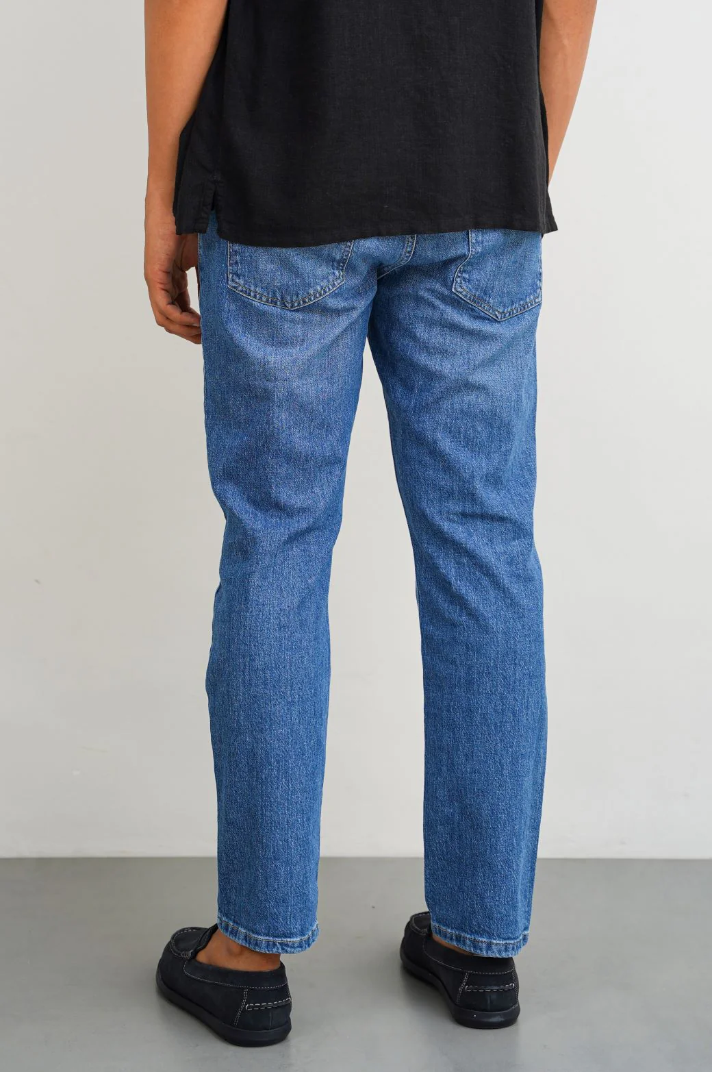 CLASSIC STRAIGHT JEANS - Image 4