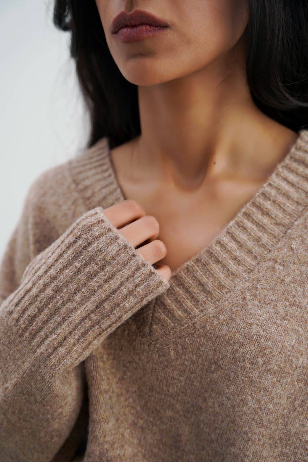 CLASSIC V-NECK JUMPER - Image 3