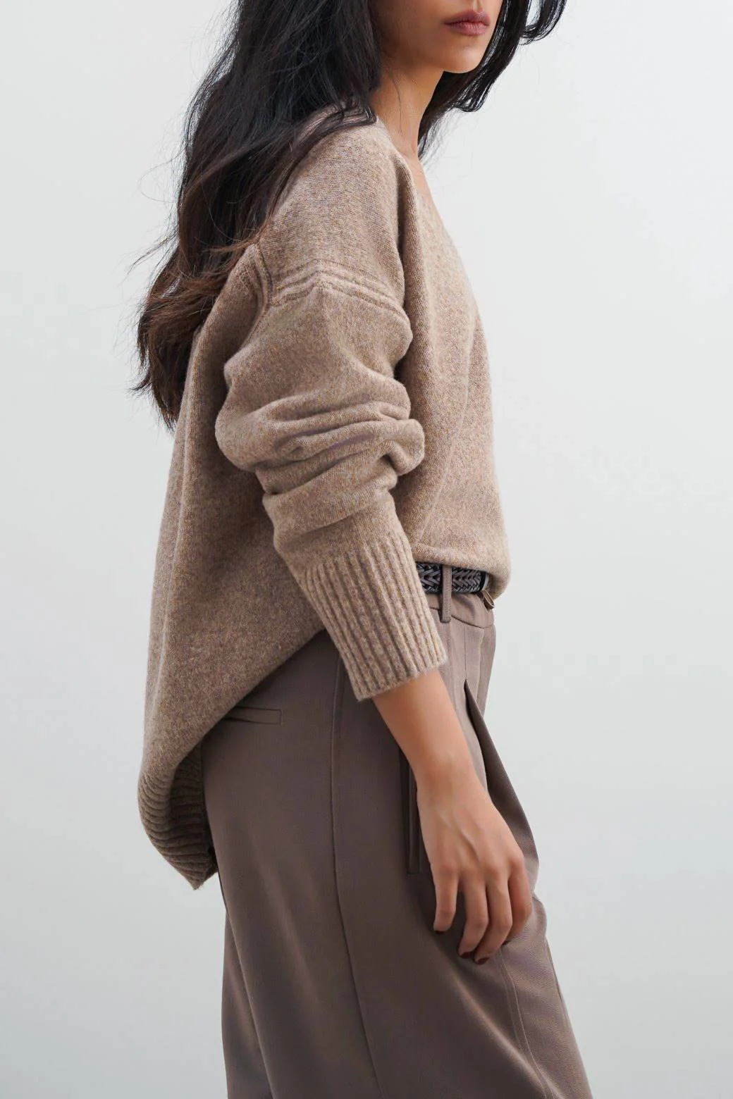 CLASSIC V-NECK JUMPER - Image 4