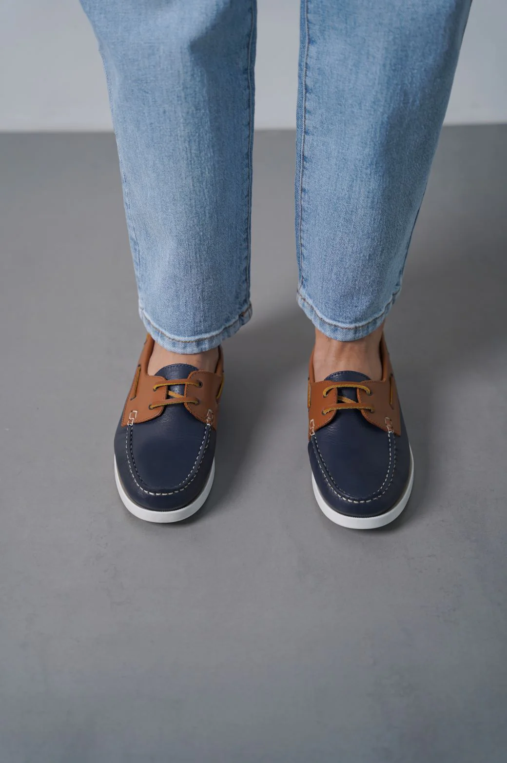 CONTRAST LEATHER BOAT SHOES - Image 3