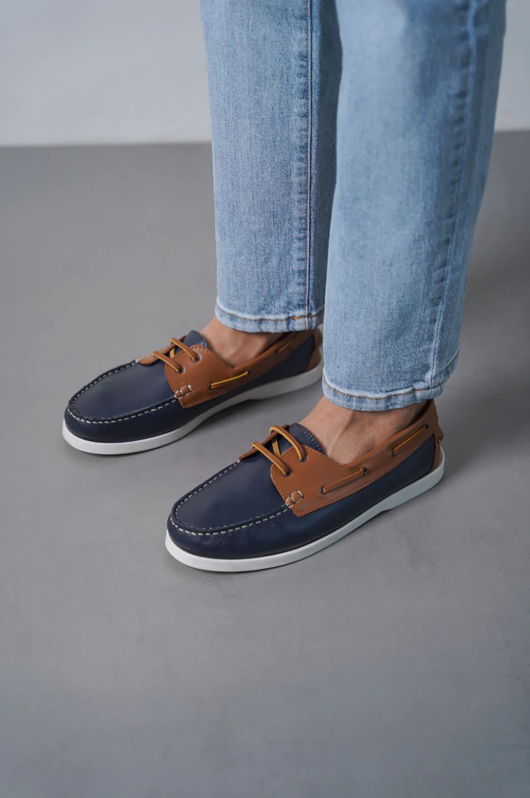 CONTRAST LEATHER BOAT SHOES - Image 4