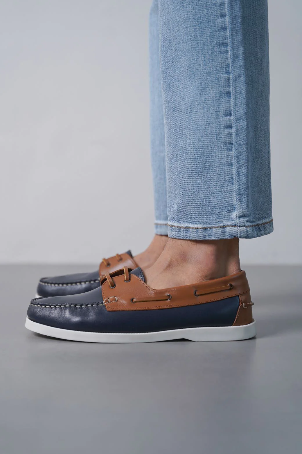 CONTRAST LEATHER BOAT SHOES - Image 5