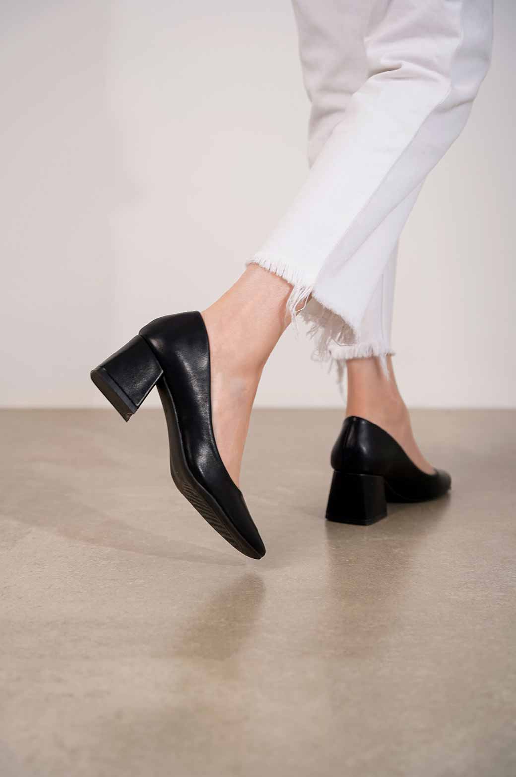 COURT SHOES - Image 2