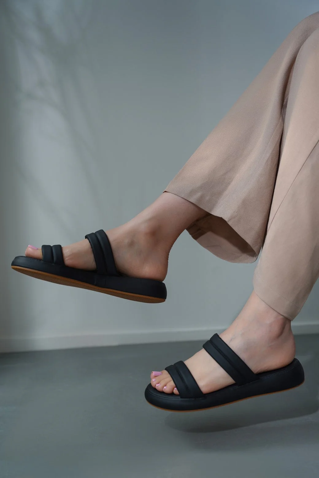 HOLIDAY MAMA SLIDES - Image 2