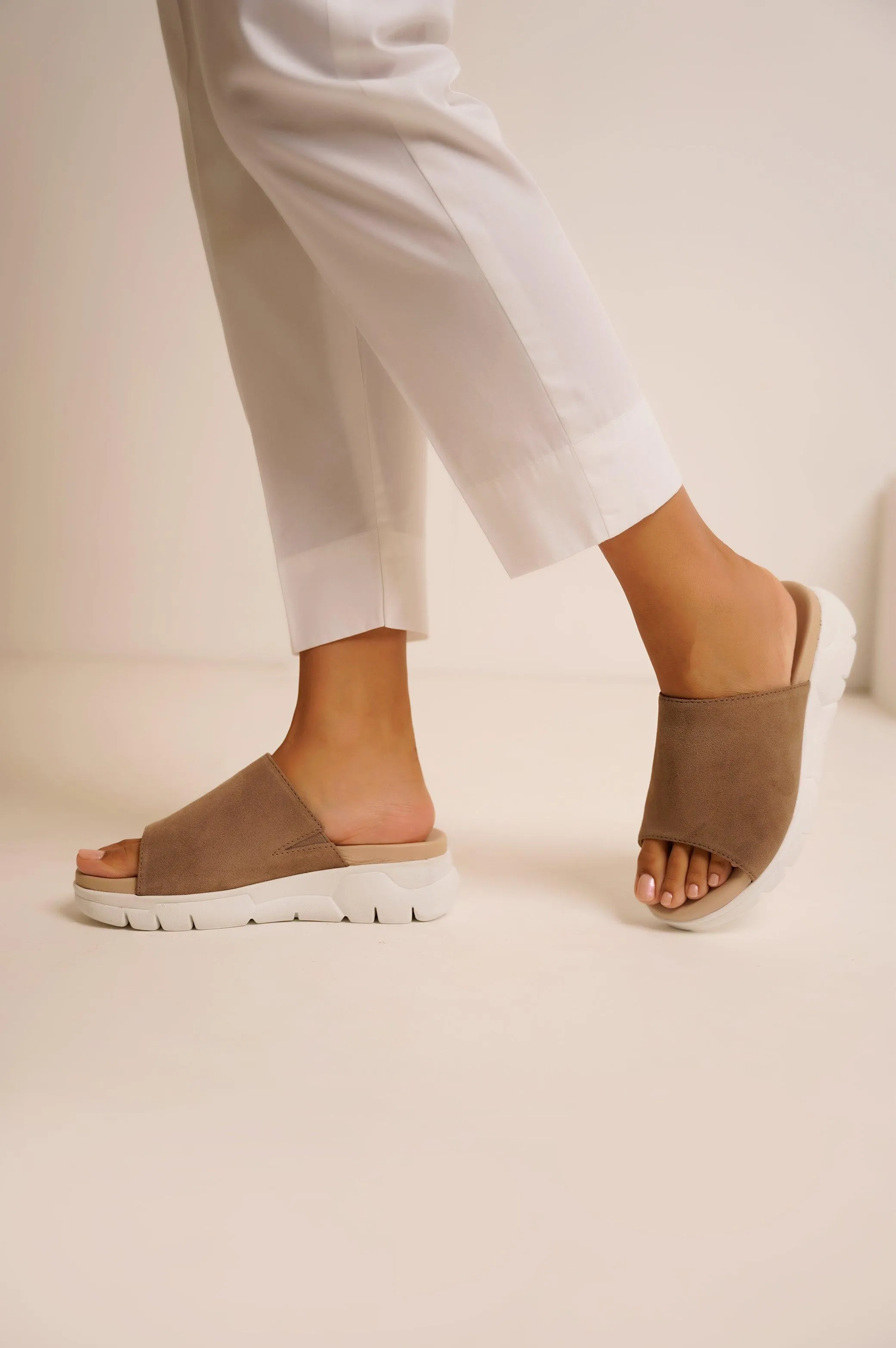 HORIZON SUEDE SLIDES