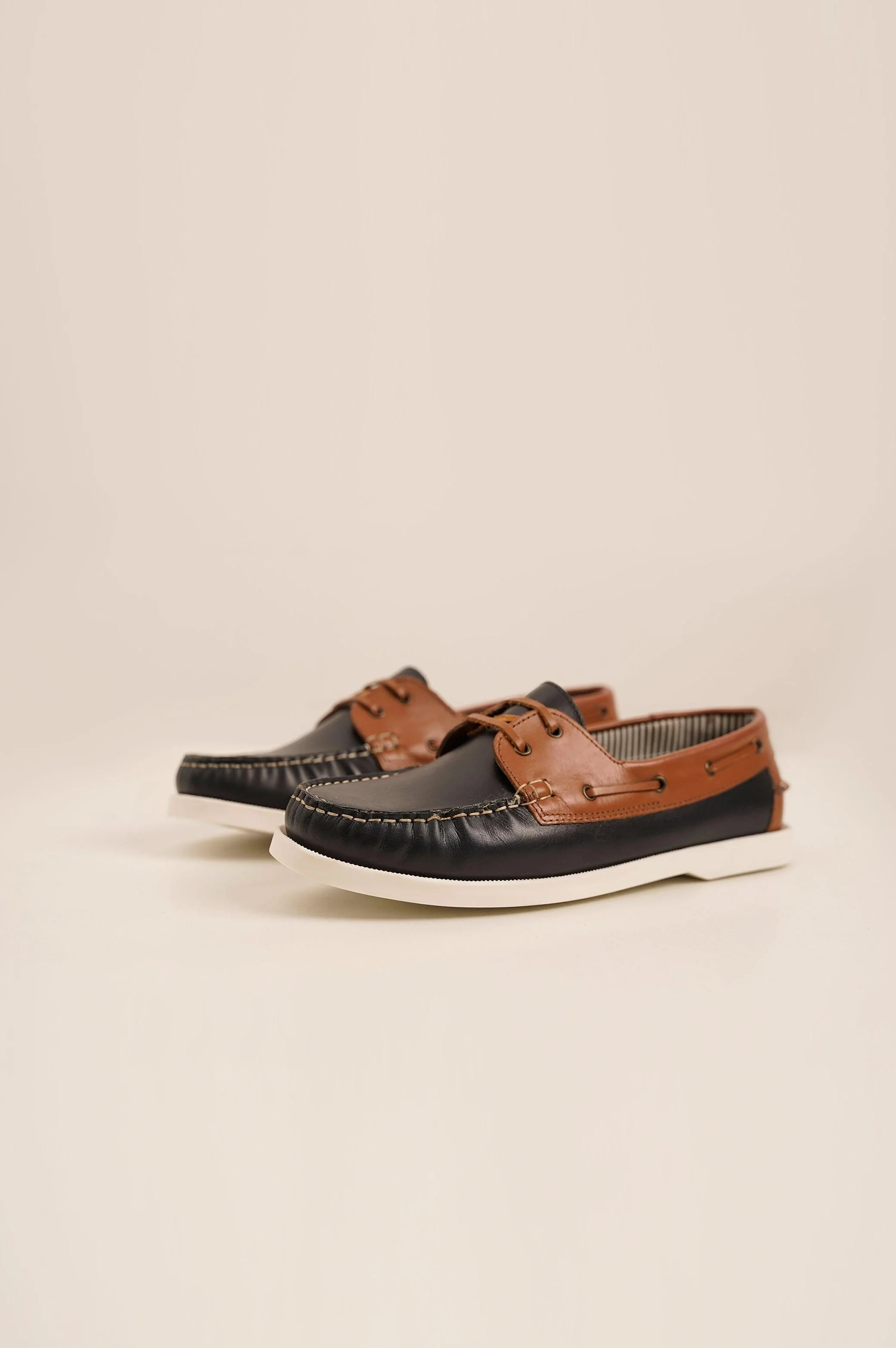 LEATHER BOAT SHOES - Image 3