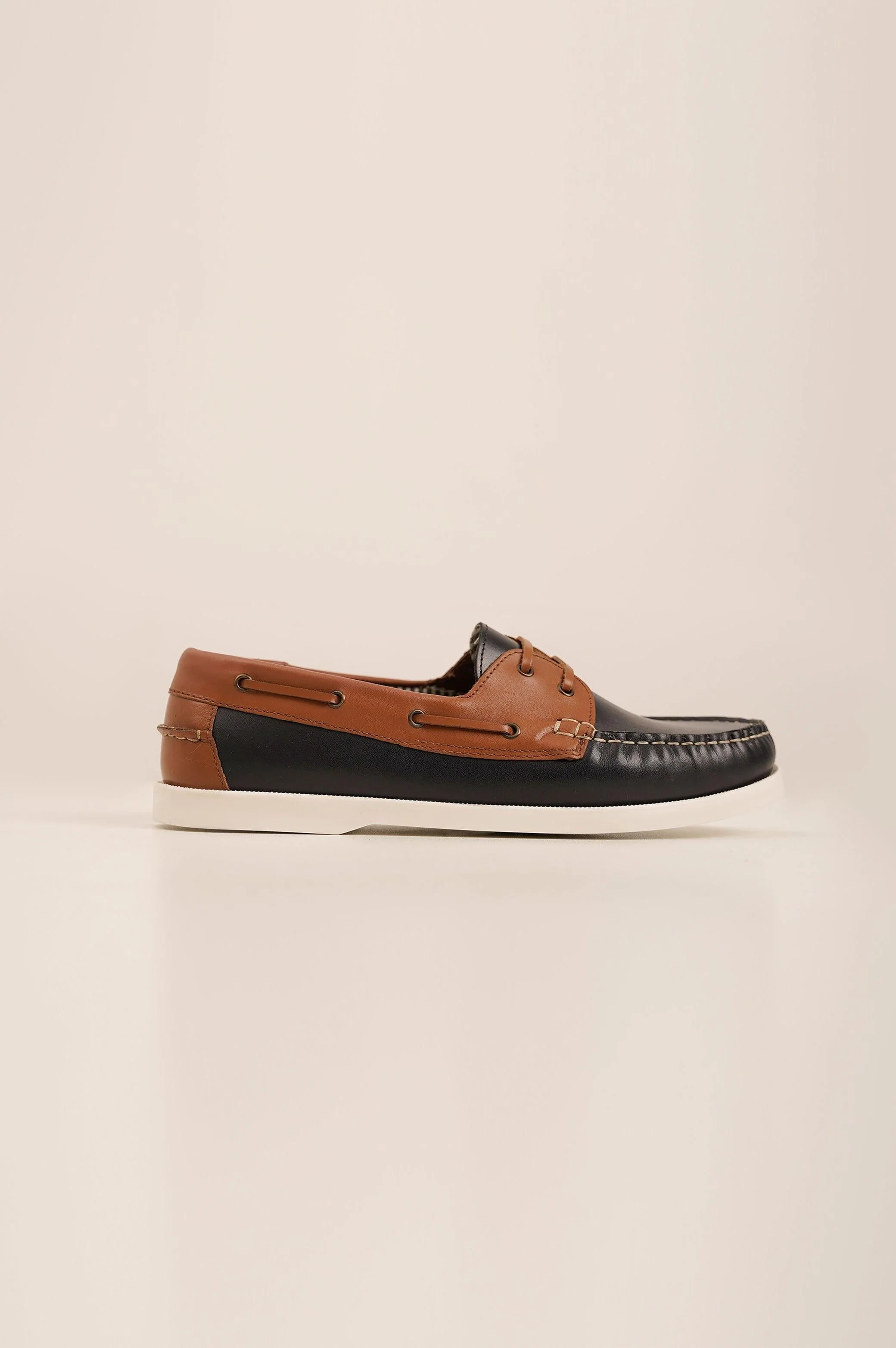 LEATHER BOAT SHOES - Image 4