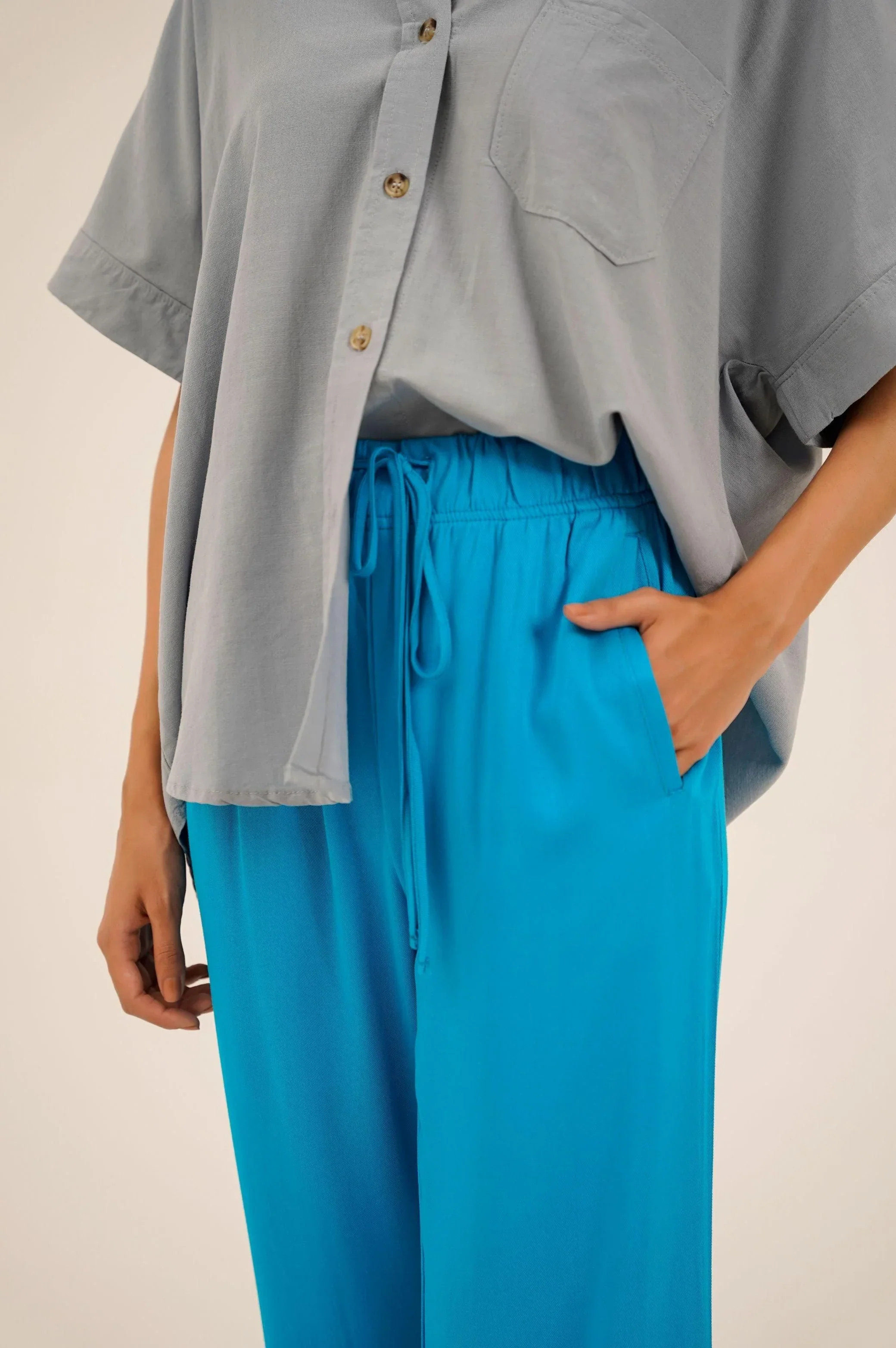 PANT WITH PEEKABOO BACK SLIT - Image 2