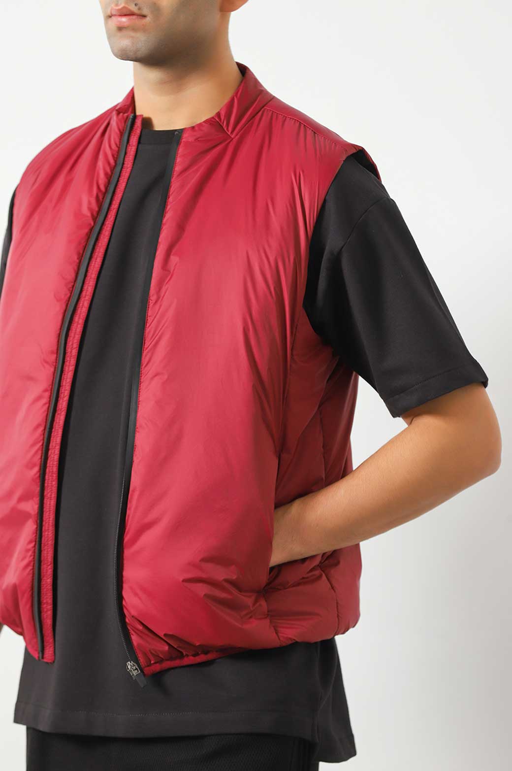 LIGHTWEIGHT QUILTED GILET - Image 3