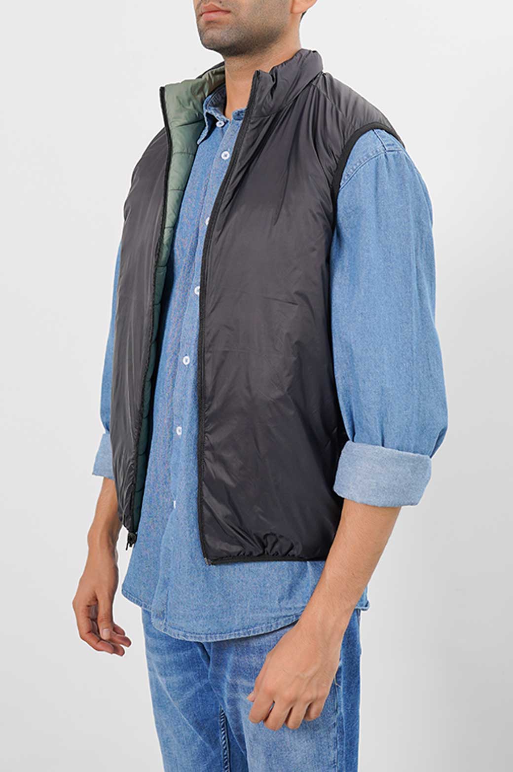 LIGHTWEIGHT REVERSIBLE GILET - Image 2