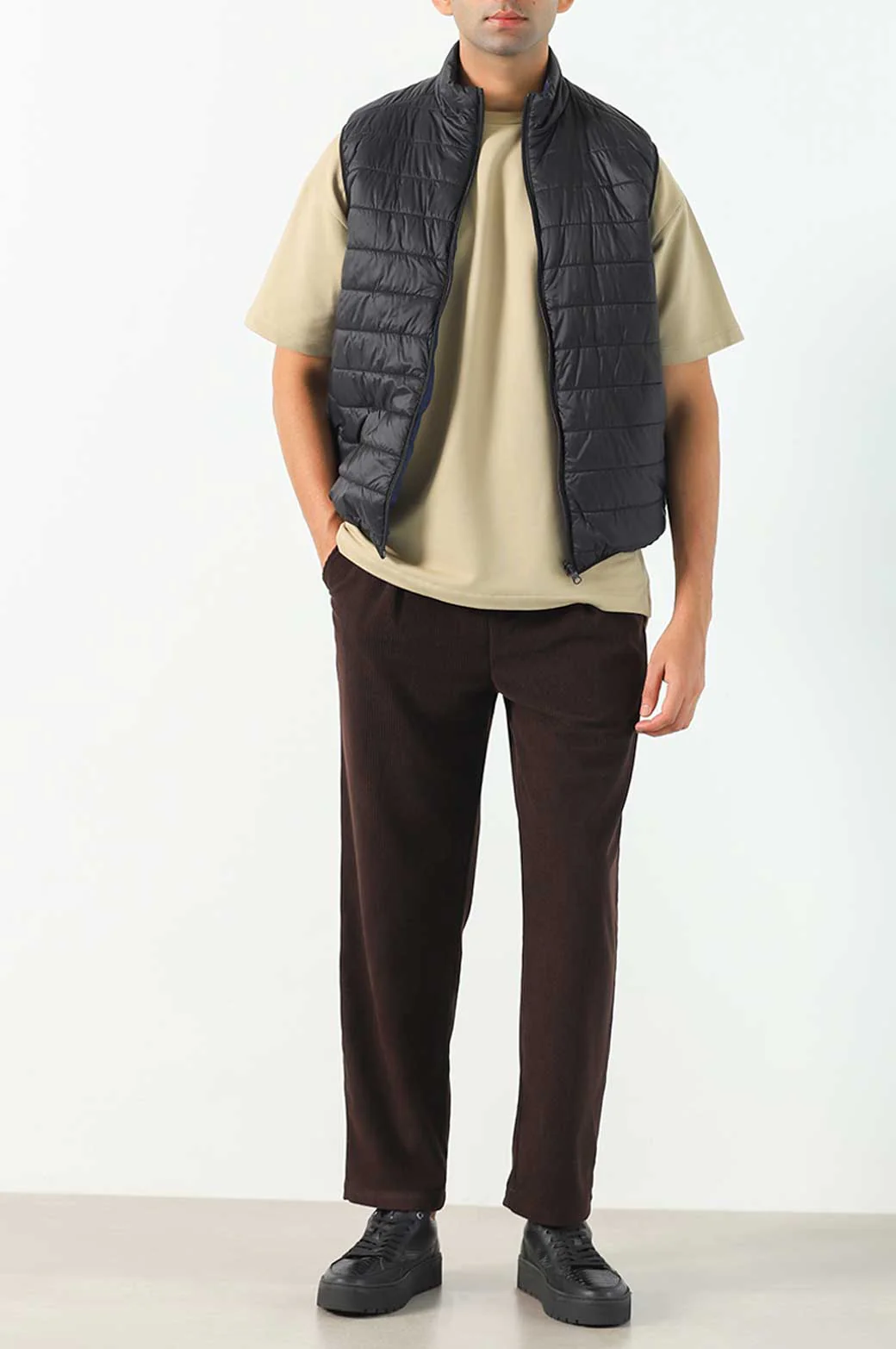 LIGHTWEIGHT REVERSIBLE GILET - Image 4
