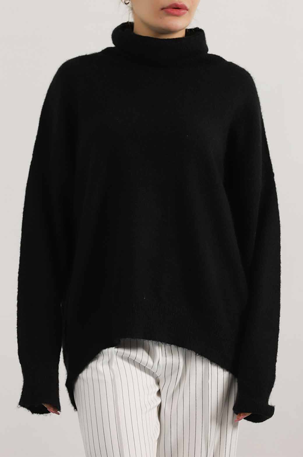 MANHATTAN HIGH NECK SWEATER