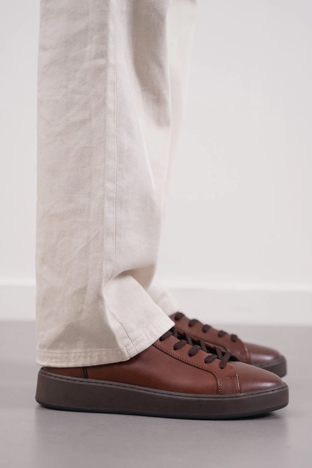 SLEEK LEATHER SNEAKERS - Image 3