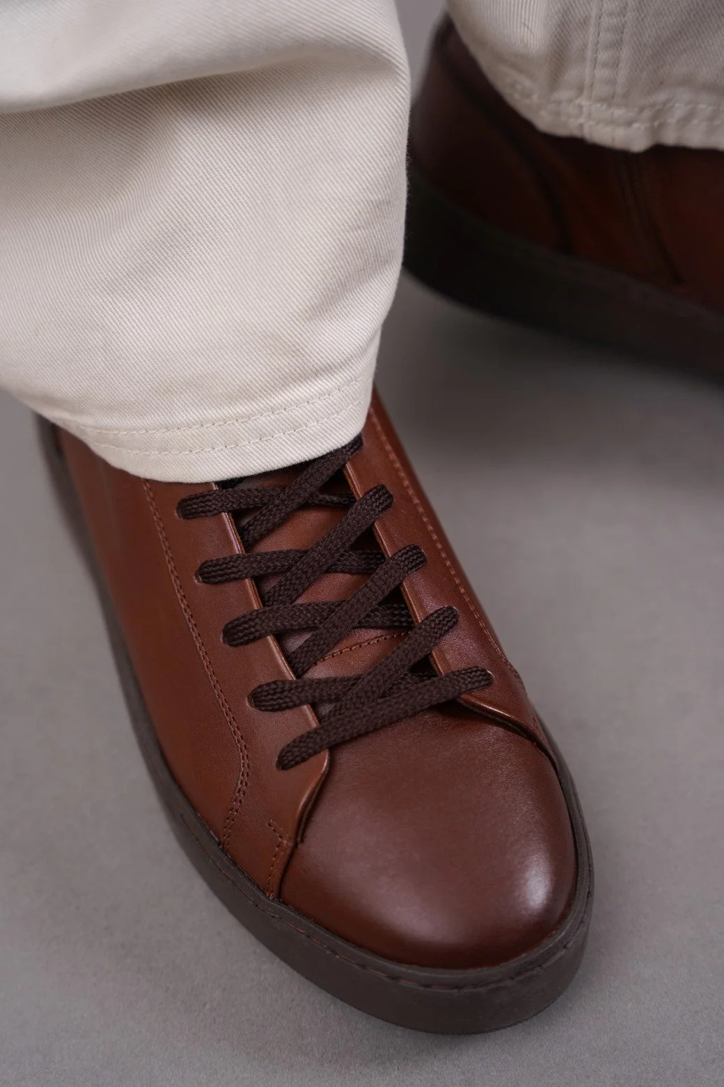 SLEEK LEATHER SNEAKERS - Image 4