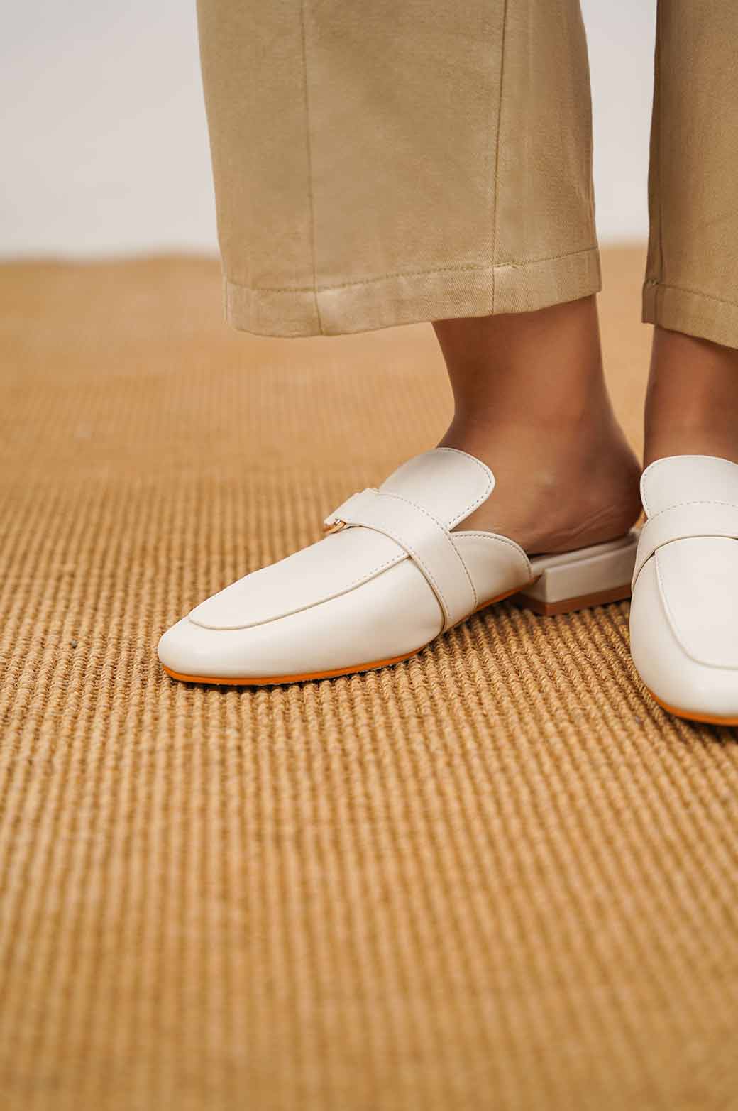 MINIMALIST MULES - Image 2