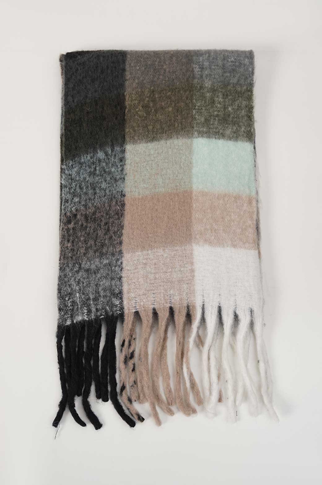 PLUSH CHECKERED SCARF - Image 2