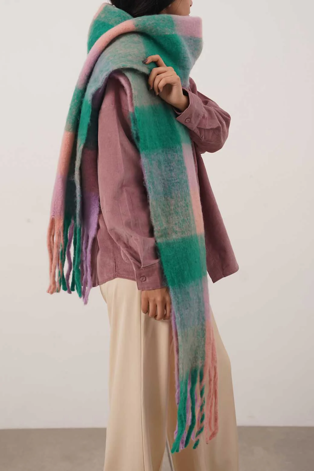 PLUSH CHECKERED SCARF