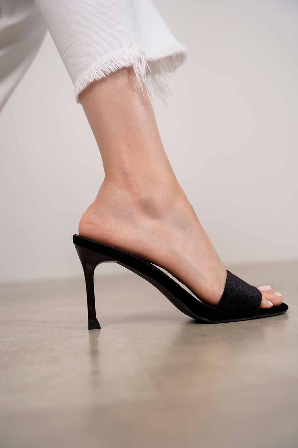 PLUSH HIGH HEEL - Image 2