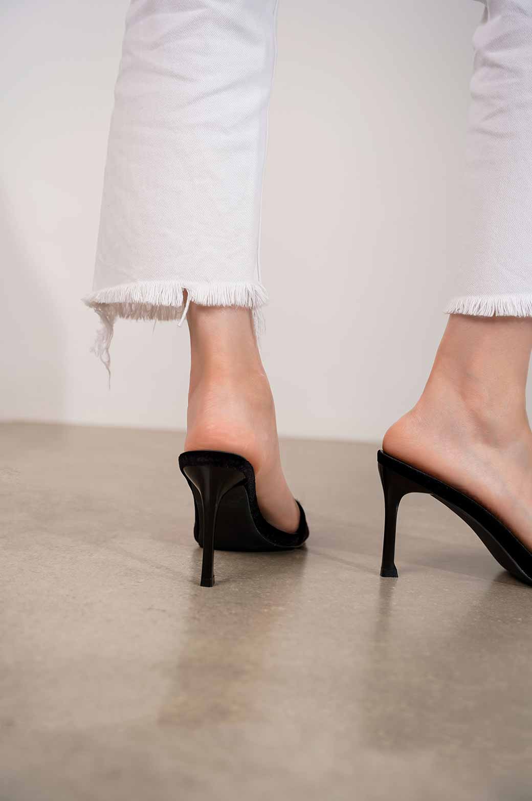 PLUSH HIGH HEEL - Image 4