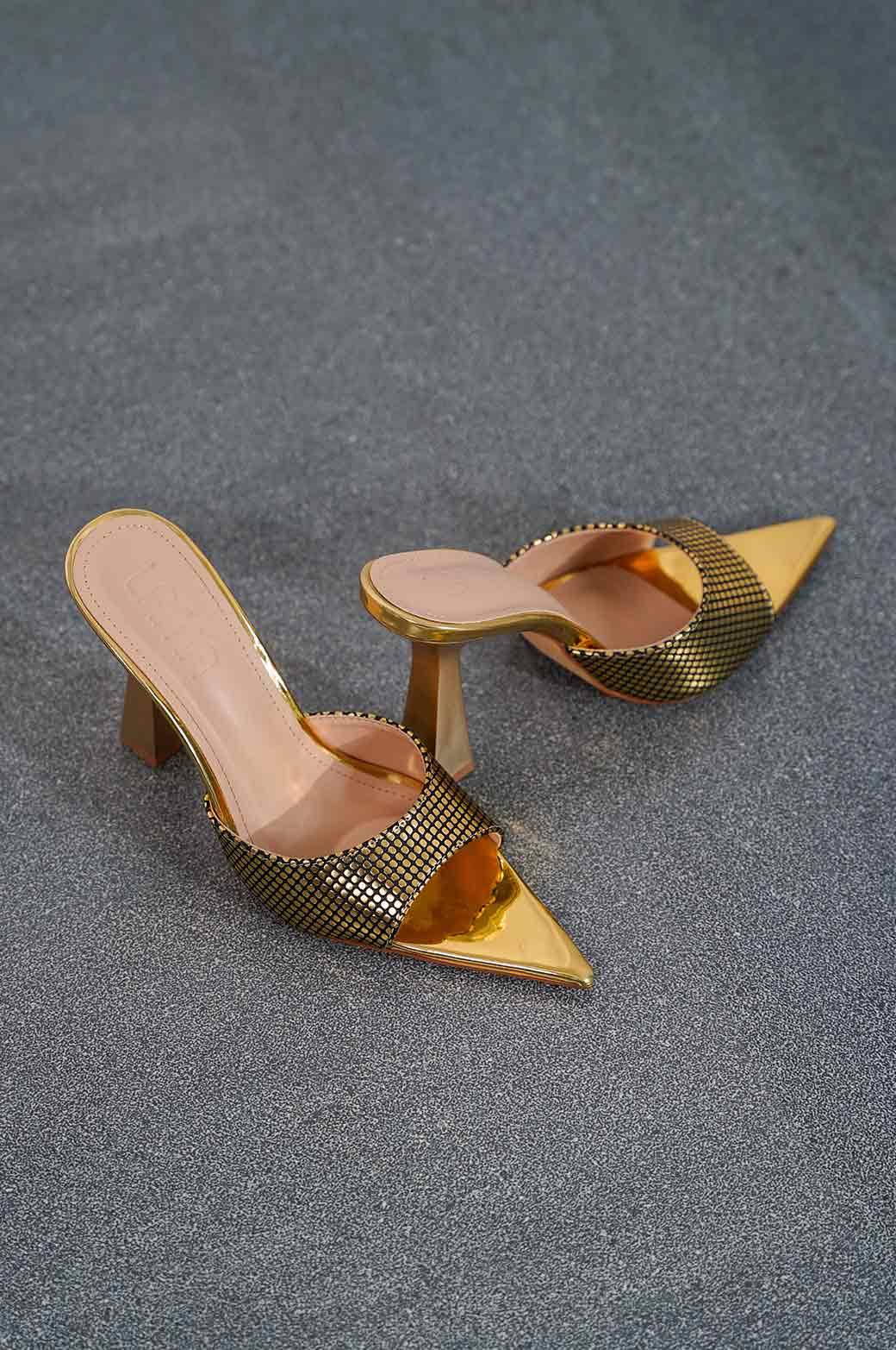 POINTED GOLD HEELS - Image 5