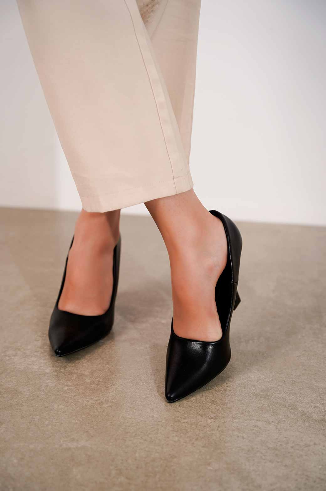 POINTED HIGH HEEL
