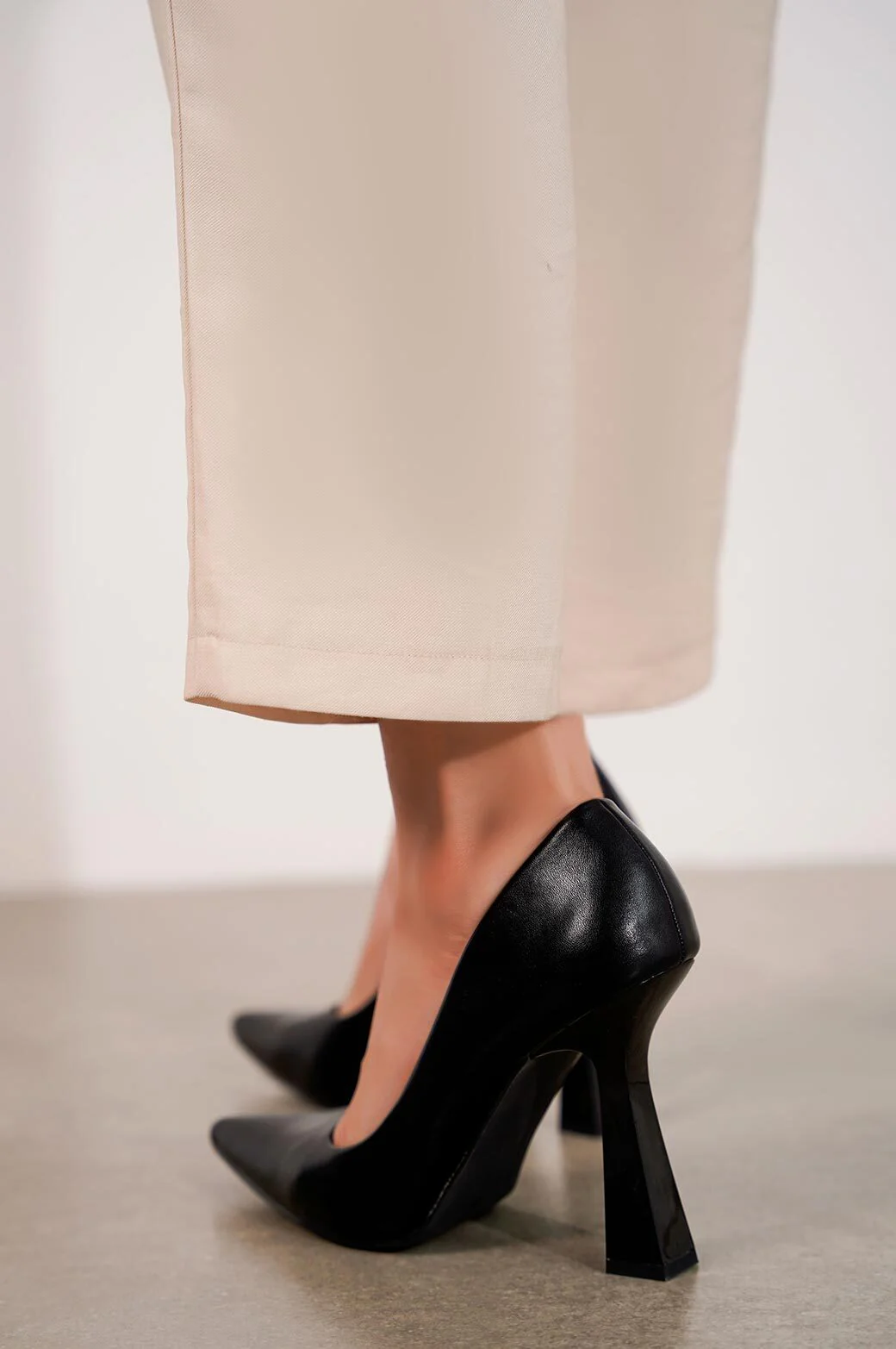 POINTED HIGH HEEL - Image 3
