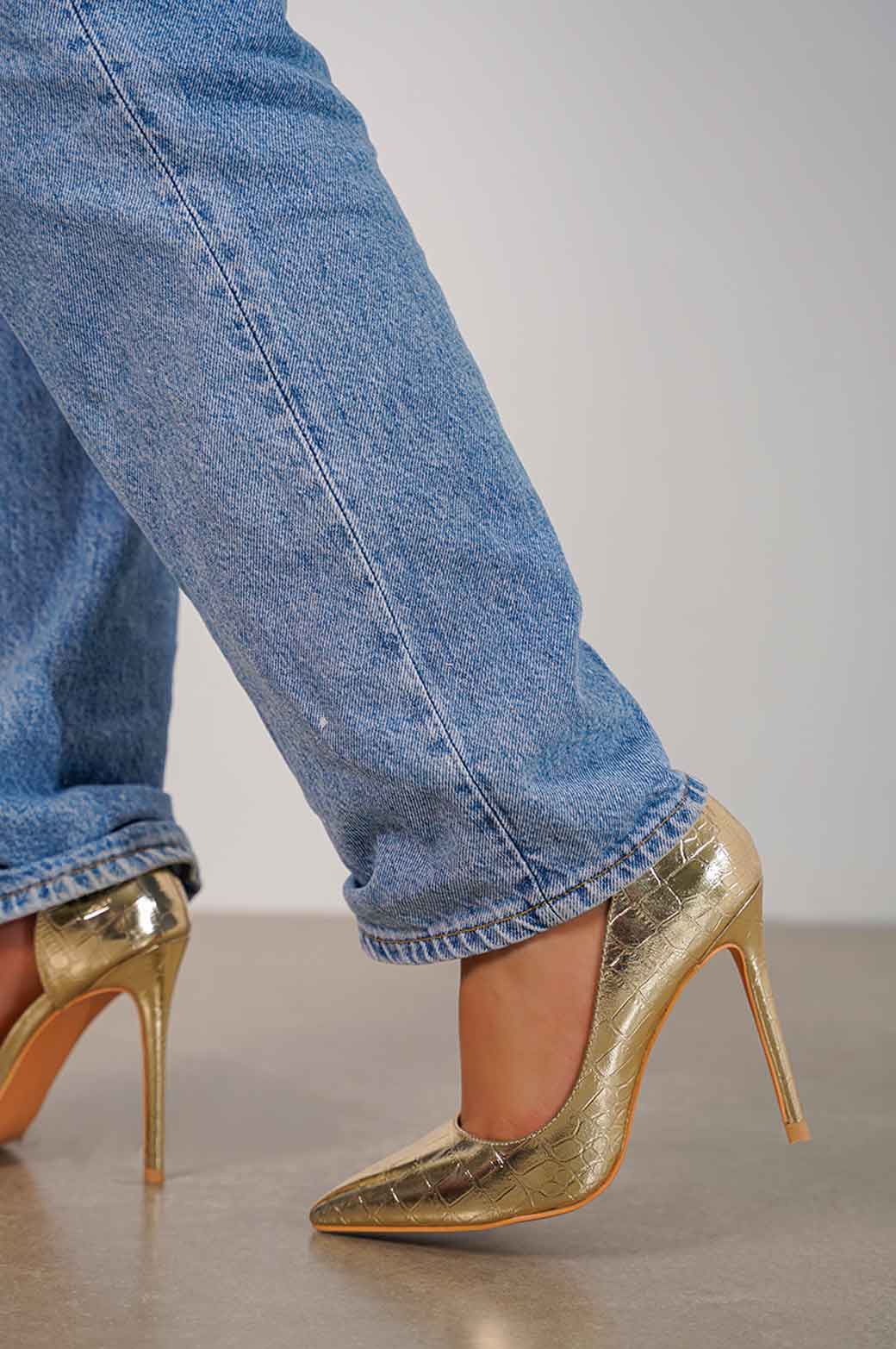 POINTED HIGH HEELS