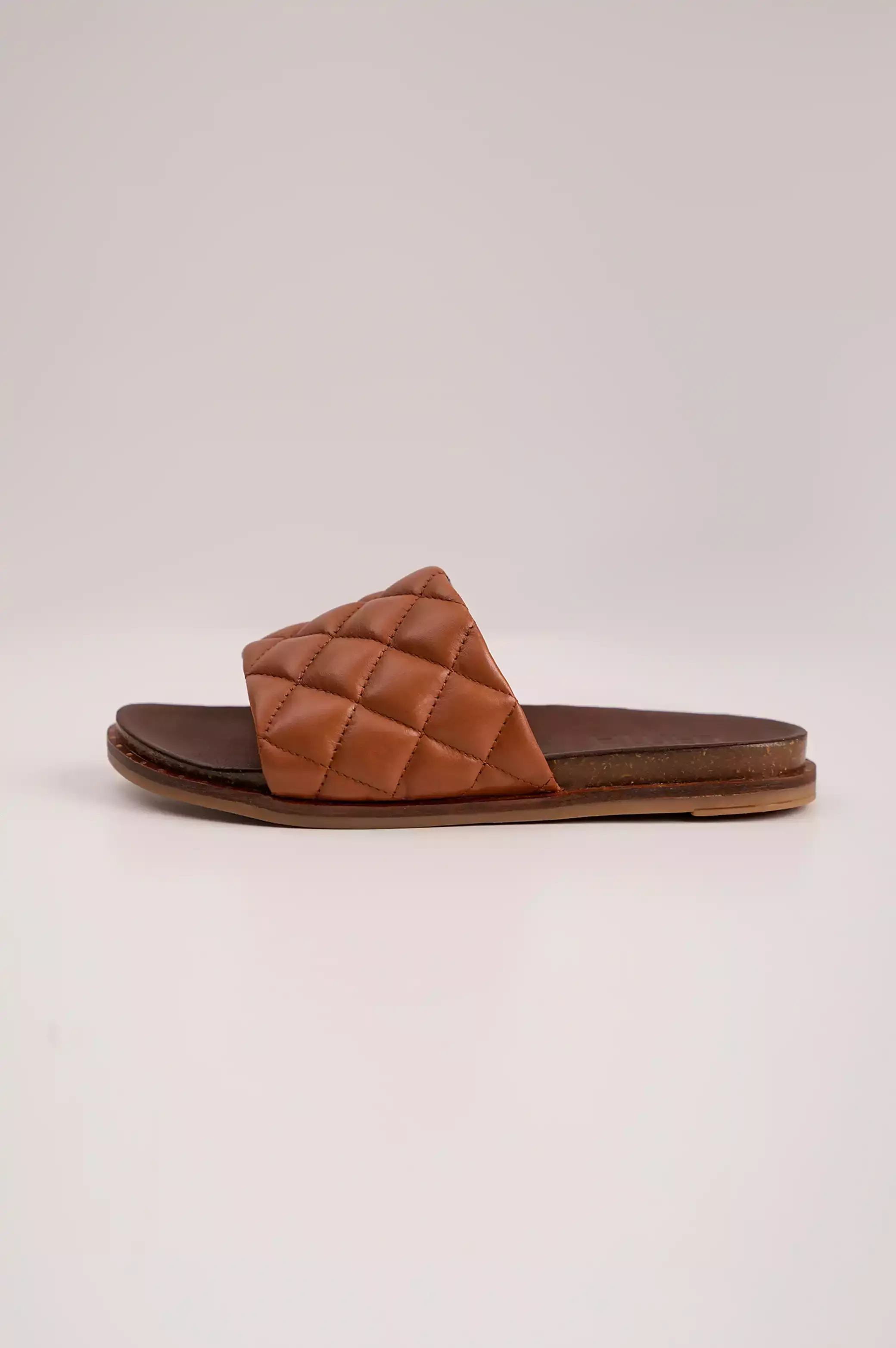 QUILTED LEATHER SLIDES - Image 7