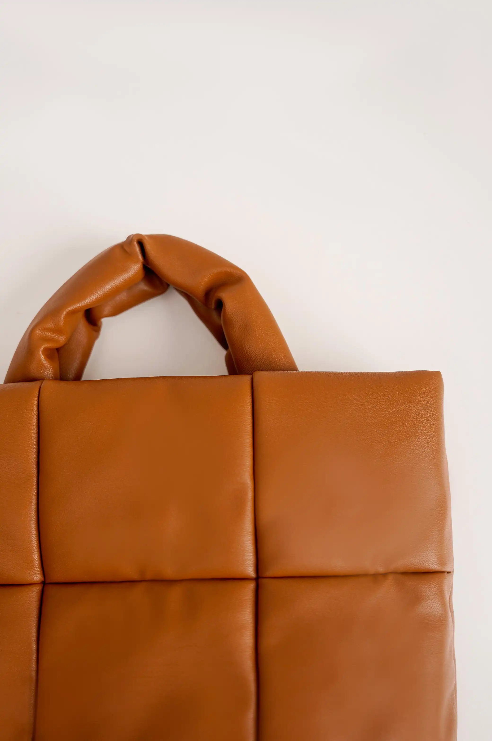 QUILTED PUFFY TOTE - Image 2
