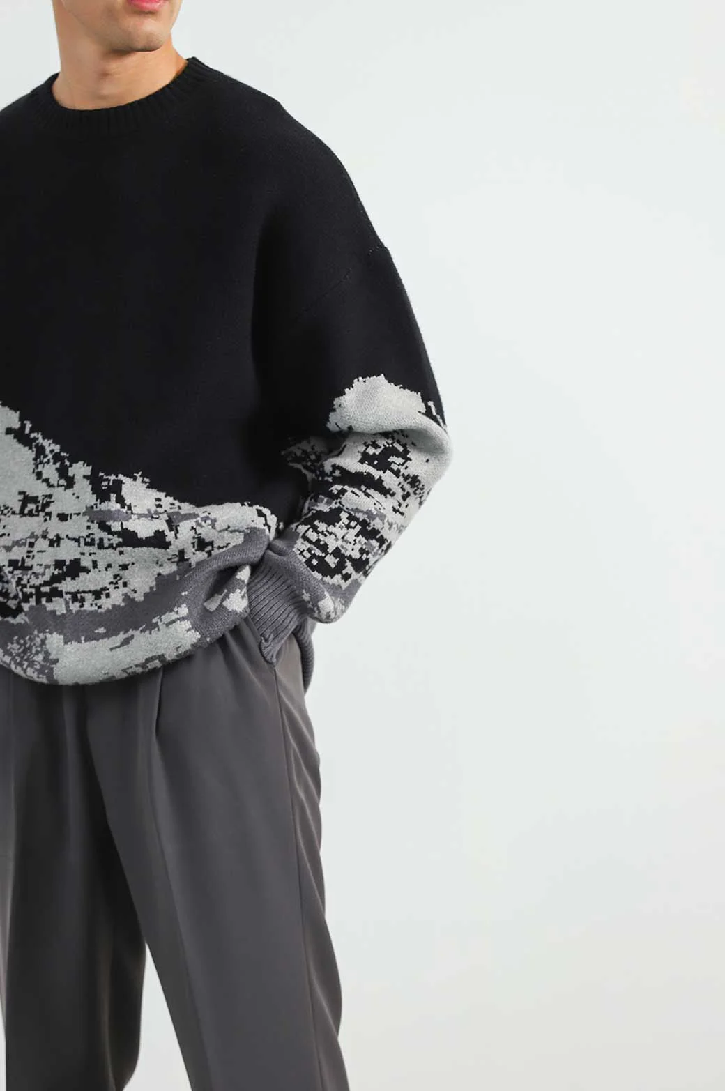 RELAXED ABSTRACT SWEATER - Image 2