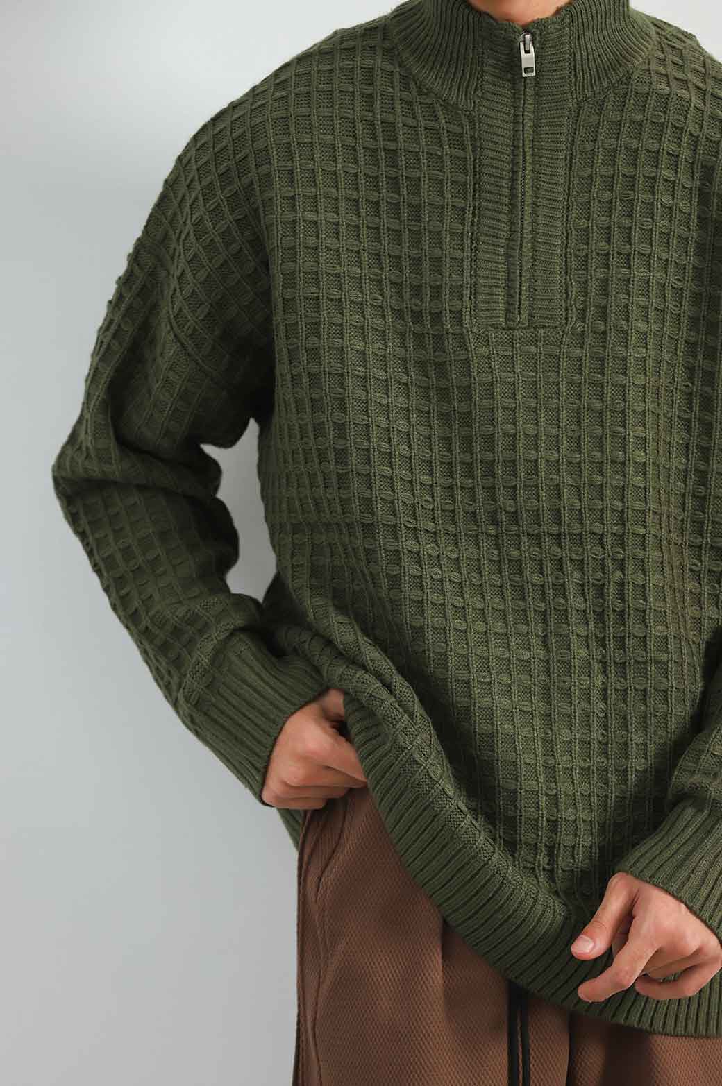 TEXTURED MOCK NECK SWEATER