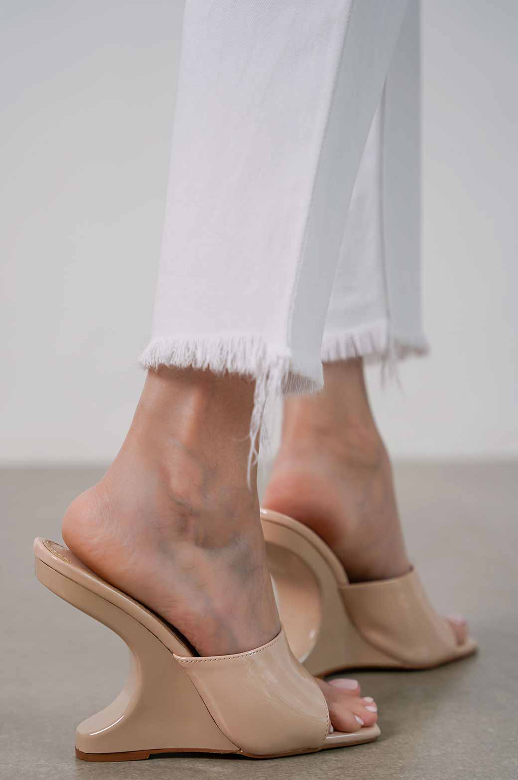 SCULPTED HEEL - Image 2