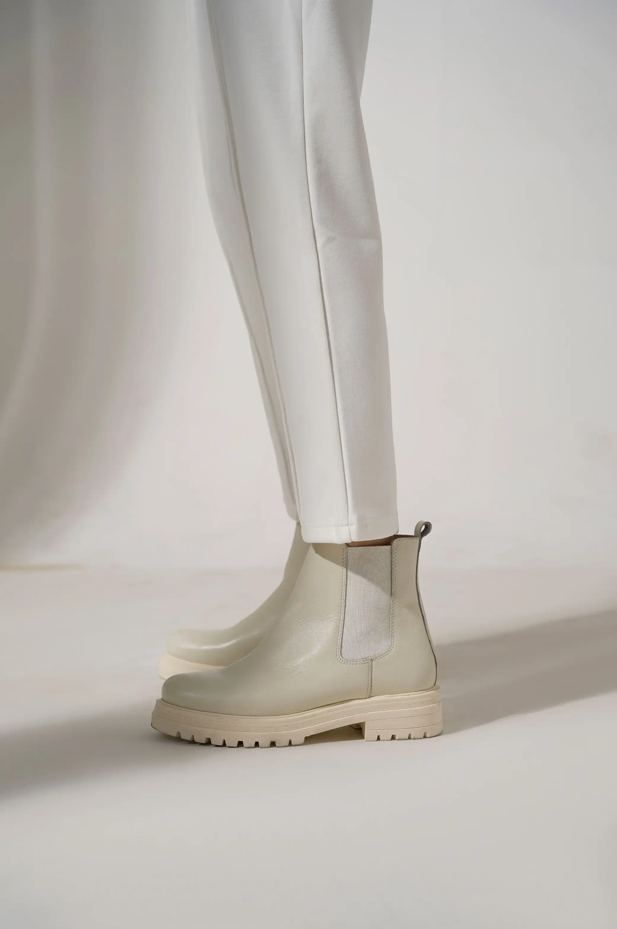 CHELSEA BOOTS - Image 4