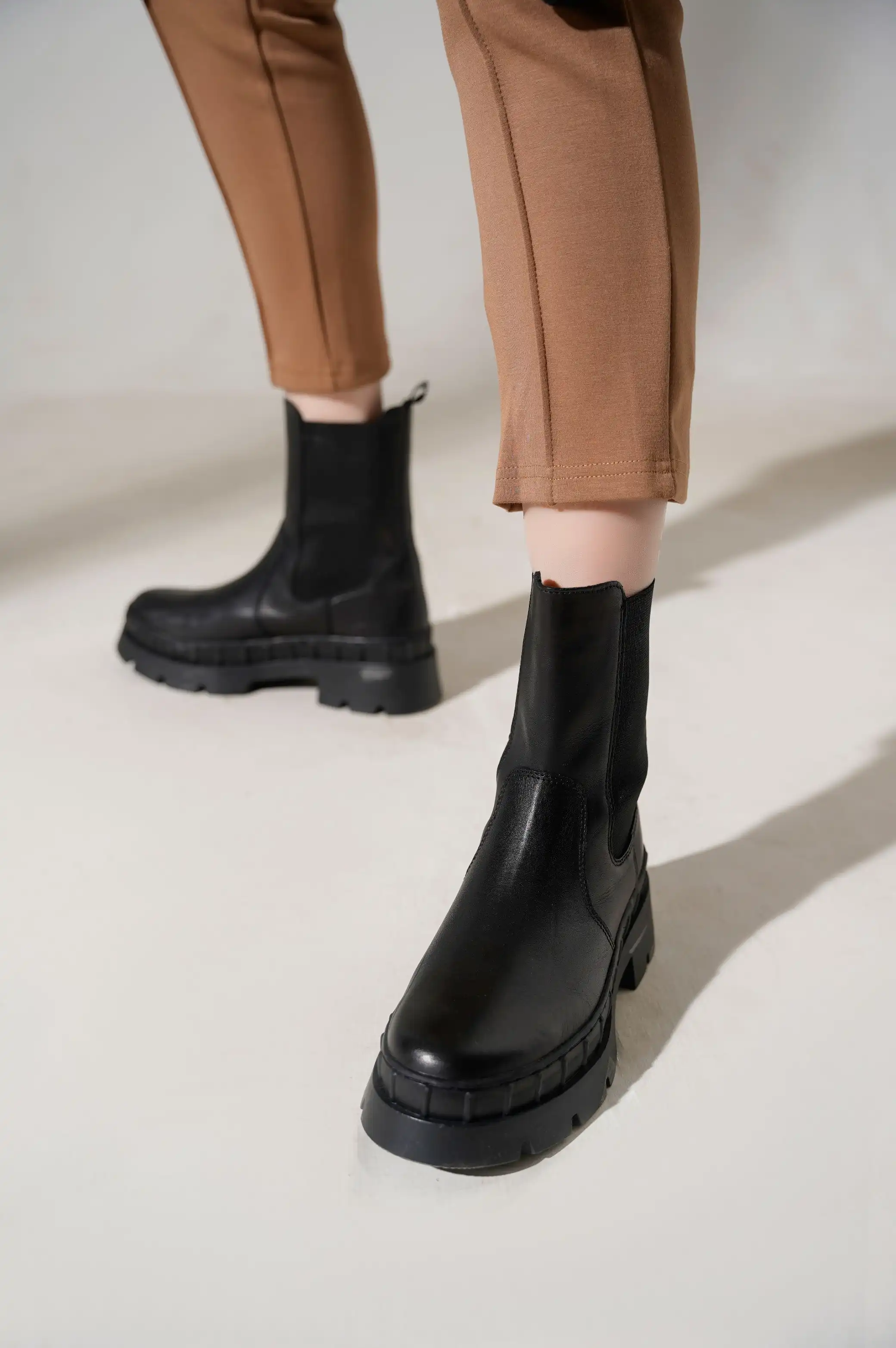 NEO LEATHER CHUNKY BOOTS