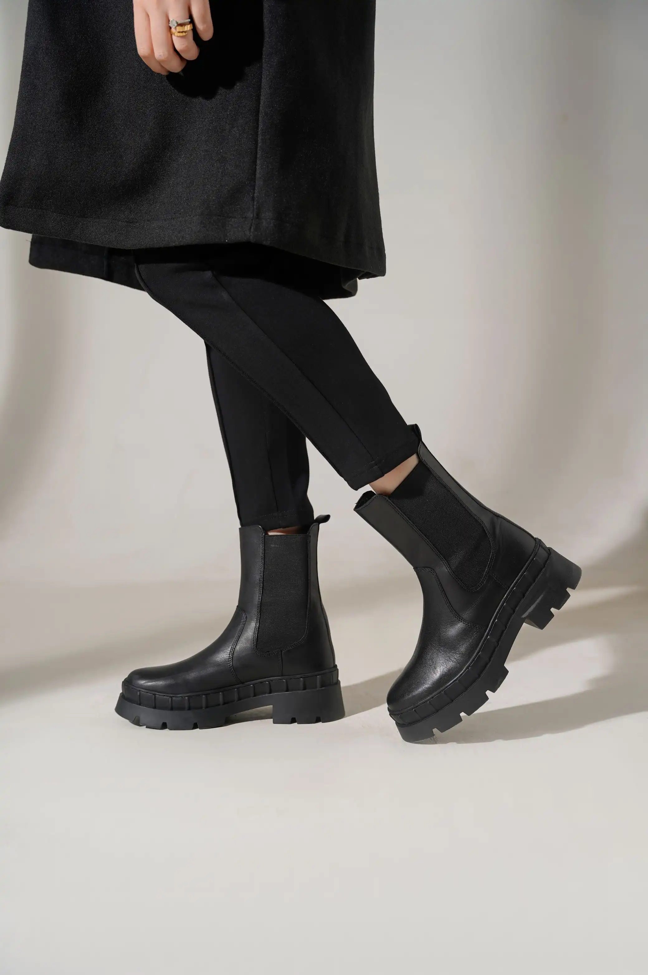 NEO LEATHER CHUNKY BOOTS - Image 3